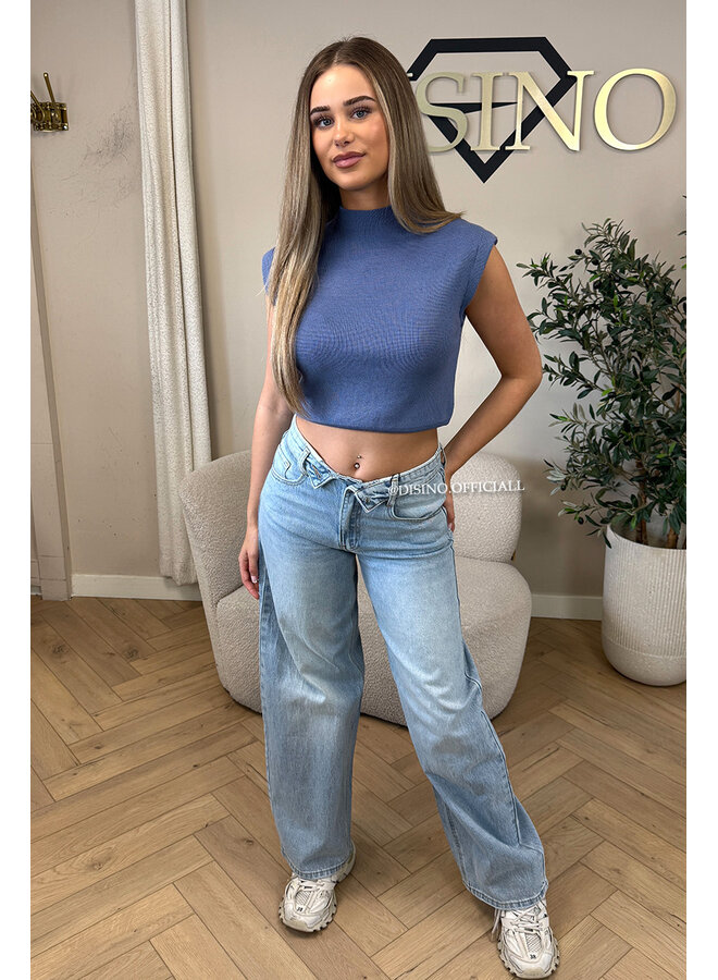 JEANS BLUE - 'CLEO' - BOYFRIEND PUFF SHOULDER TOP