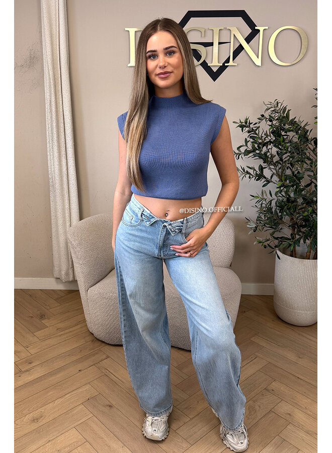 JEANS BLUE - 'CLEO' - BOYFRIEND PUFF SHOULDER TOP