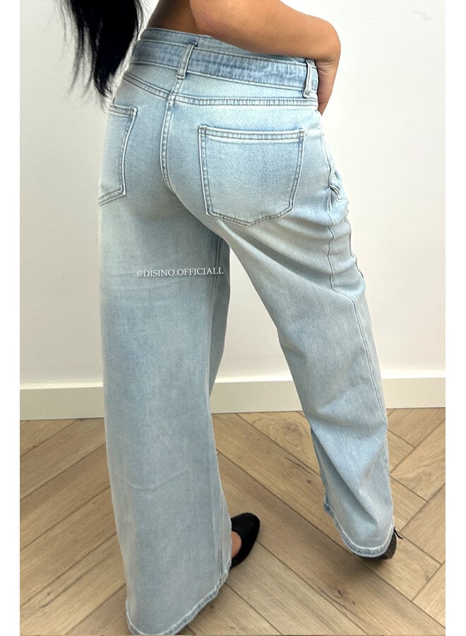 LIGHT BLUE - 'MALIBU JEANS' - STRETCH VIRAL BELTED WIDE LEG JEANS