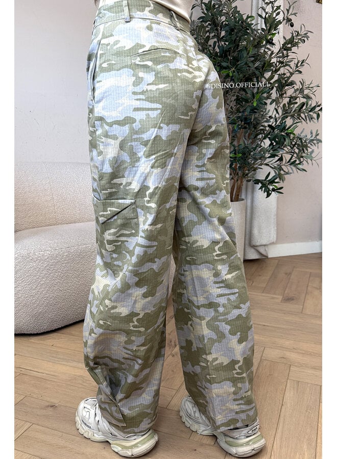 GREEN - 'STORMY JEANS' - CAMO CARGO PANTS