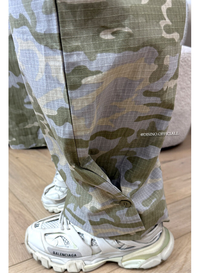 GREEN - 'STORMY JEANS' - CAMO CARGO PANTS