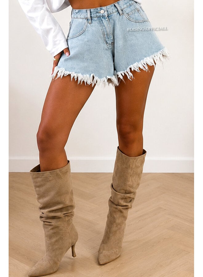 LIGHT BLUE - 'LUNA SHORT' - FRAYED DENIM SHORT