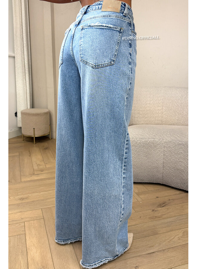 LIGHT BLUE - 'MANILA JEANS' - BAGGY FIT STRETCH JEANS