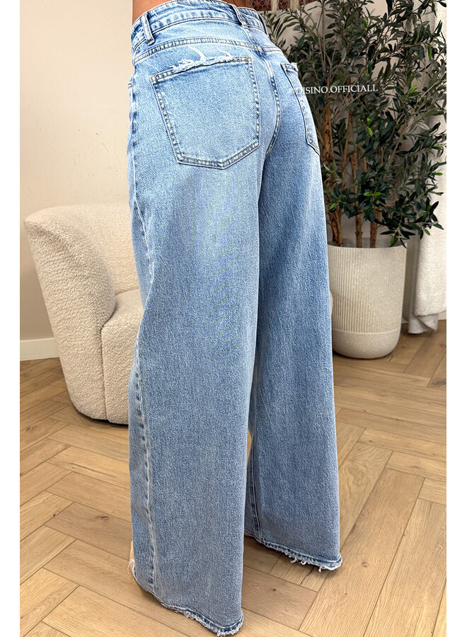 LIGHT BLUE - 'MANILA JEANS' - BAGGY FIT STRETCH JEANS
