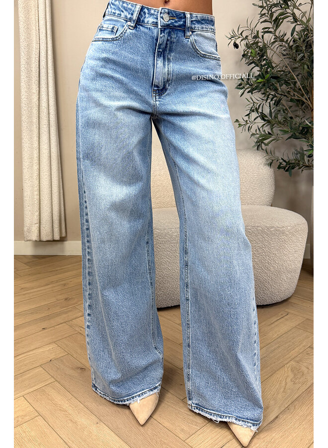 LIGHT BLUE - 'MANILA JEANS' - BAGGY FIT STRETCH JEANS