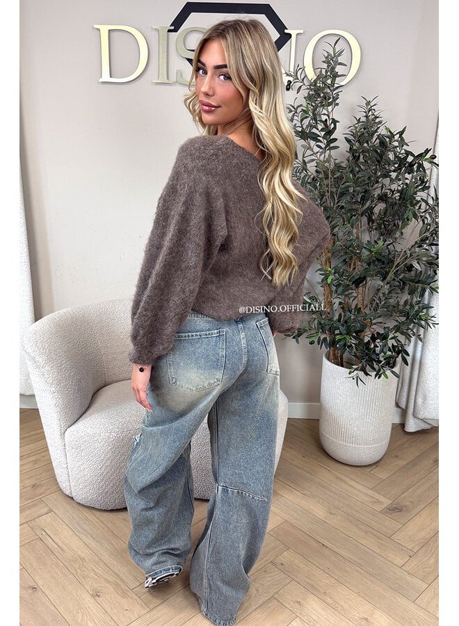 BLUE - 'MONICA JEANS' - RIPPED KNEE VIRAL STRETCH BARREL JEANS