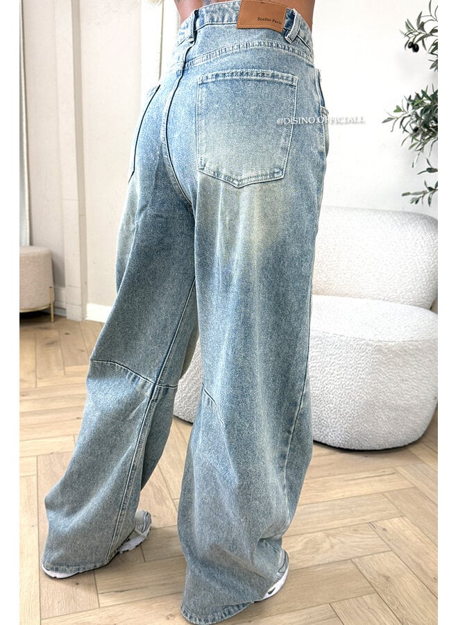 BLUE - 'MONICA JEANS' - RIPPED KNEE VIRAL STRETCH BARREL JEANS