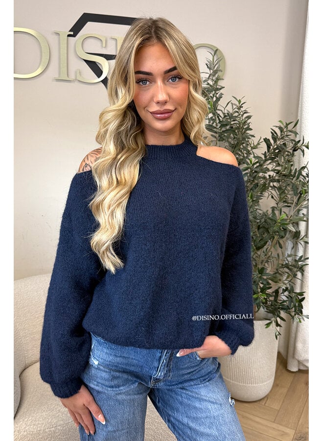 NAVY BLUE - 'MAËLLE KNIT' - CUT-OUT OVERSIZED KNIT