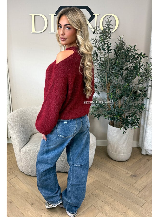 RED - 'MAËLLE KNIT' - CUT-OUT OVERSIZED KNIT