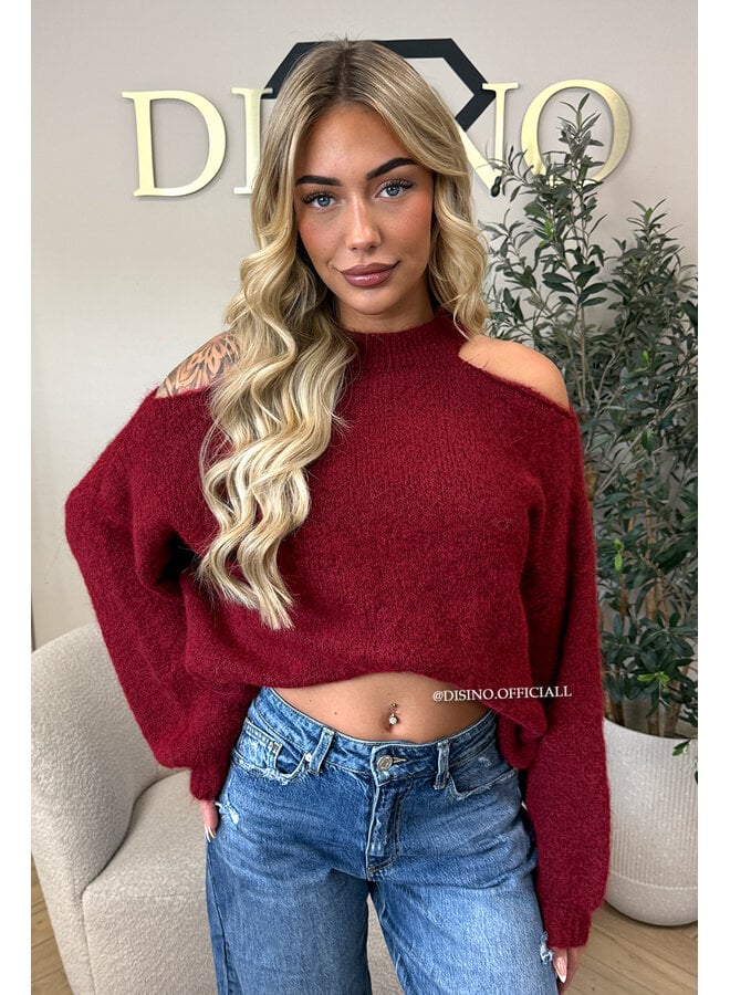 RED - 'MAËLLE KNIT' - CUT-OUT OVERSIZED KNIT