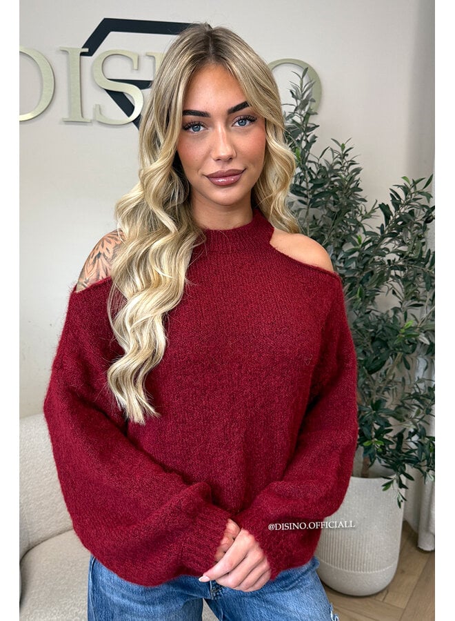 RED - 'MAËLLE KNIT' - CUT-OUT OVERSIZED KNIT