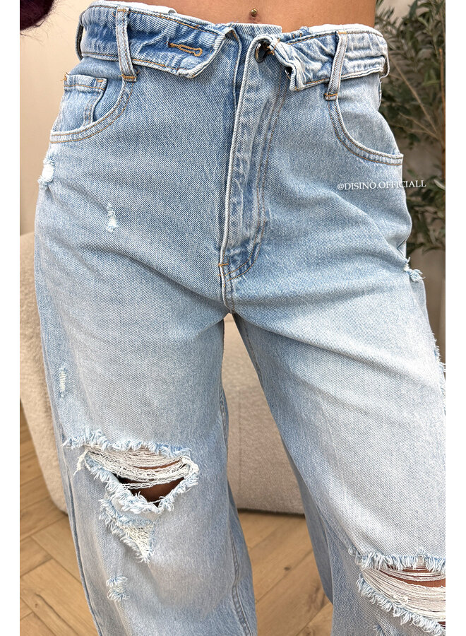 LIGHT BLUE - 'LISBOA JEANS' - STRETCH DESTROYED FOLDED JEANS