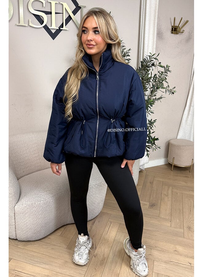 NAVY BLUE – ‘JUNIA JACKET’ – DRAWSTRING WAIST PUFFER JACKET