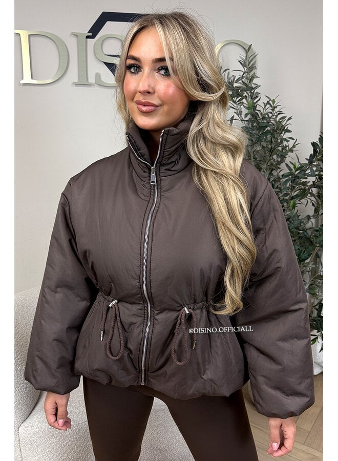 CHOCO – ‘JUNIA JACKET’ – DRAWSTRING WAIST PUFFER JACKET
