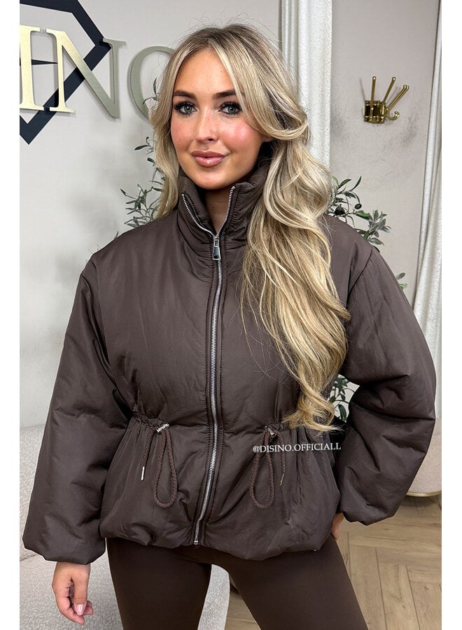 CHOCO – ‘JUNIA JACKET’ – DRAWSTRING WAIST PUFFER JACKET