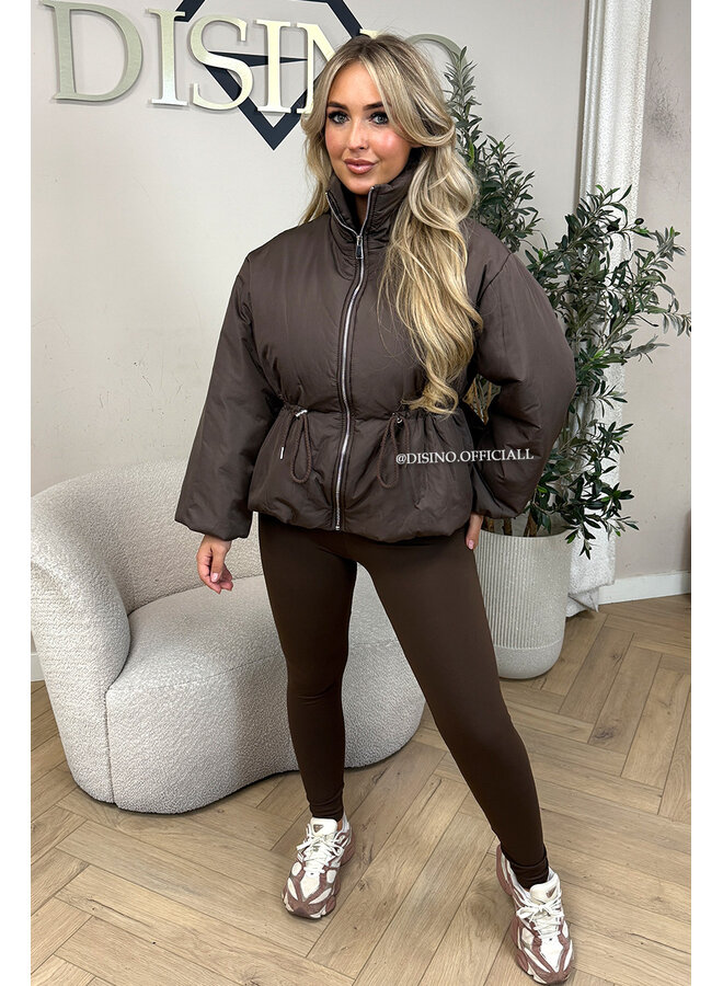 CHOCO – ‘JUNIA JACKET’ – DRAWSTRING WAIST PUFFER JACKET