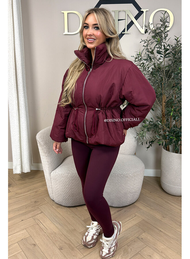 BURGUNDY – ‘JUNIA JACKET’ – DRAWSTRING WAIST PUFFER JACKET