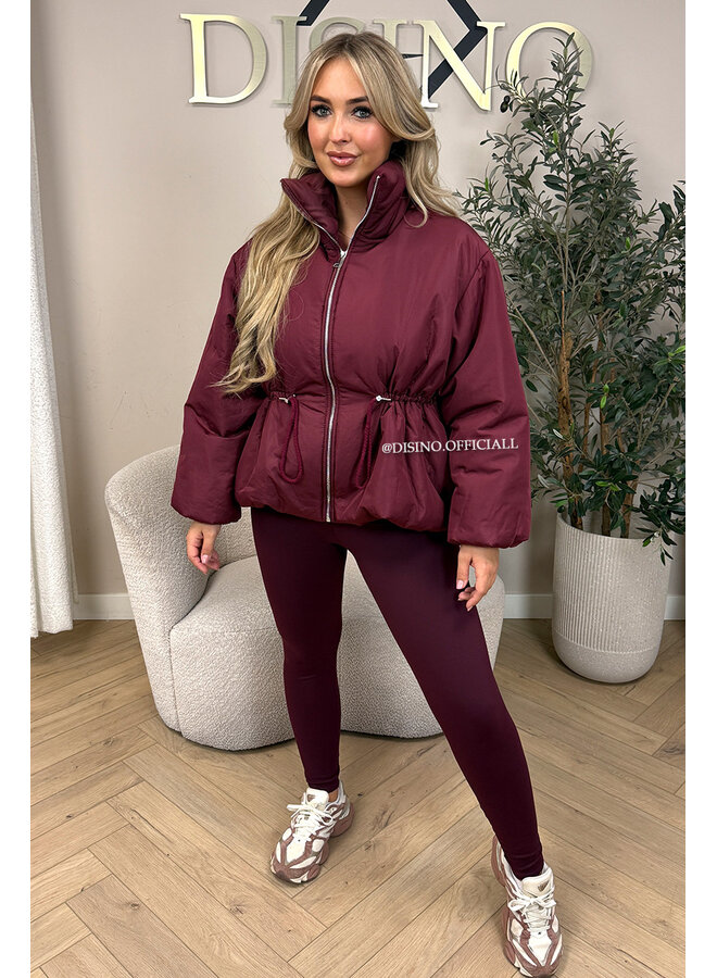 BURGUNDY – ‘JUNIA JACKET’ – DRAWSTRING WAIST PUFFER JACKET