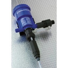 Dosing pump adjustable from 0.2 to 2 % with external injection