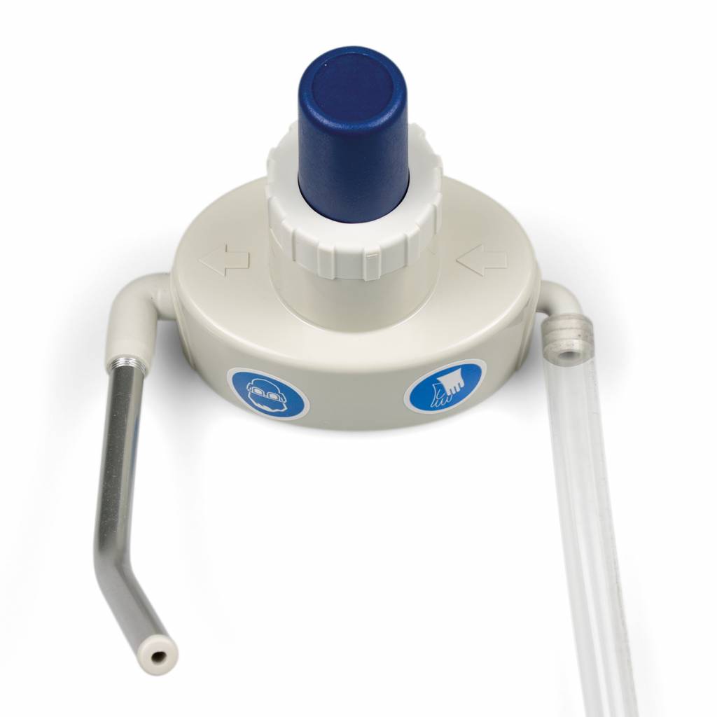 Dosapump with directional no drip discharge spout De Witte