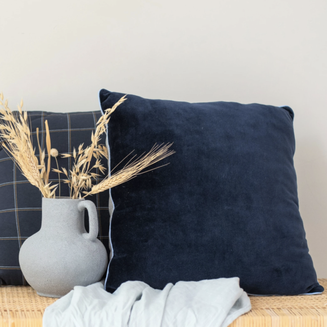 Coco & Pine -   Midnight express Deco pillow