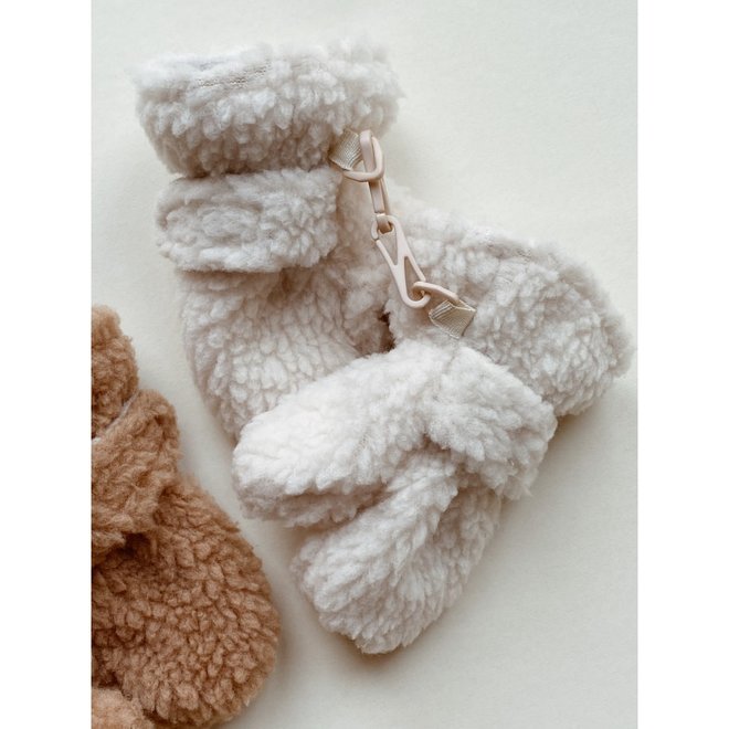 Konges Slojd - Grizz teddy baby mittens - Off white