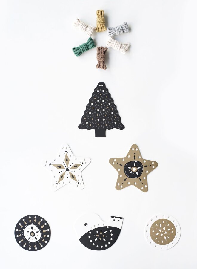 Wee Gallery - Lacing cards 'Tree ornaments'
