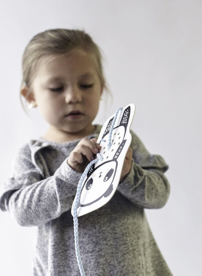 Wee Gallery - Lacing cards 'Tree ornaments'