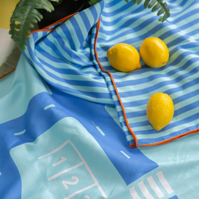 Quut - Play Towel Road 180 x 180 cm