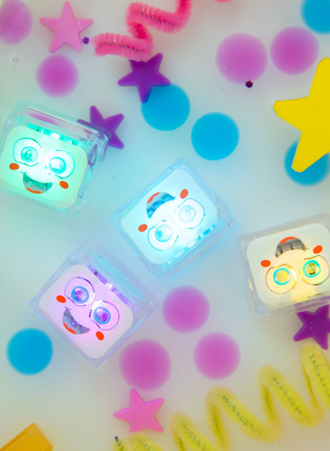Glo Pals Light up cubes-4pc Party