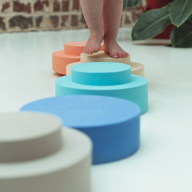 Moes - Rainbow Chair Earth