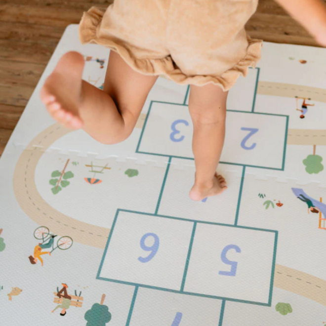 Play & Go - 3-in-1 Tiloo puzzle mat & Hopscoth