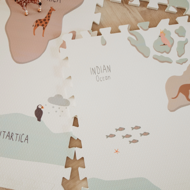 Play & Go - Puzzlemat, storage box & mini house - worldmap