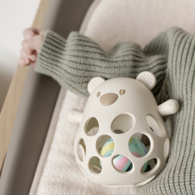 Nattou - Bear Rattle and ball clay