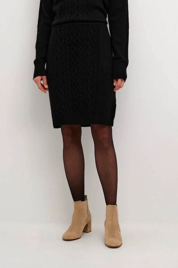 CREAM 10611918 PITCH  BLACK 100120