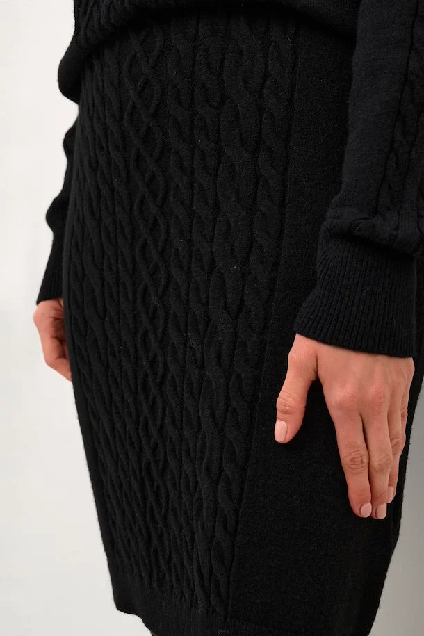 CREAM 10611918 PITCH  BLACK 100120