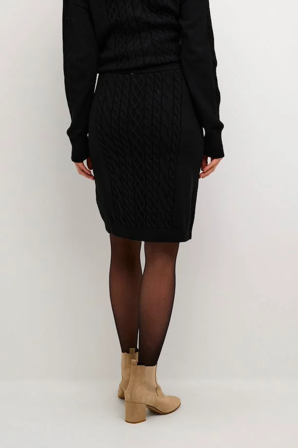 CREAM 10611918 PITCH  BLACK 100120