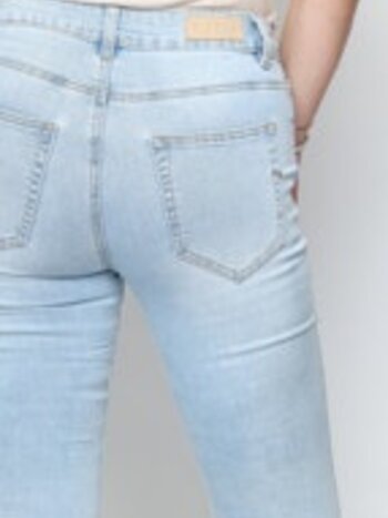 121520 Cava flare ice blue denim