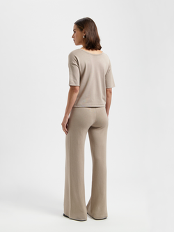 AVEC ĒLAN Melina-ae beach