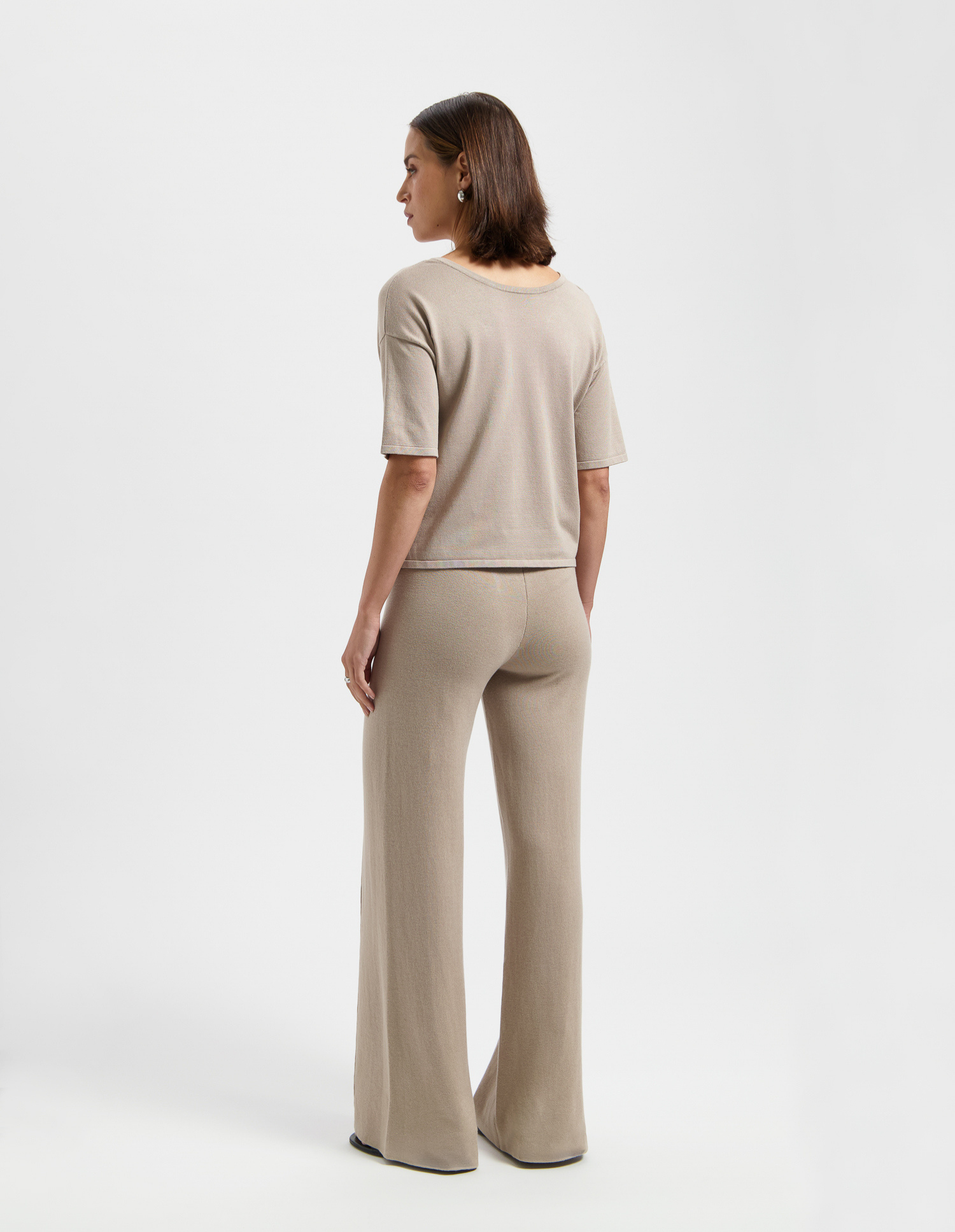 AVEC ĒLAN Melina-ae beach