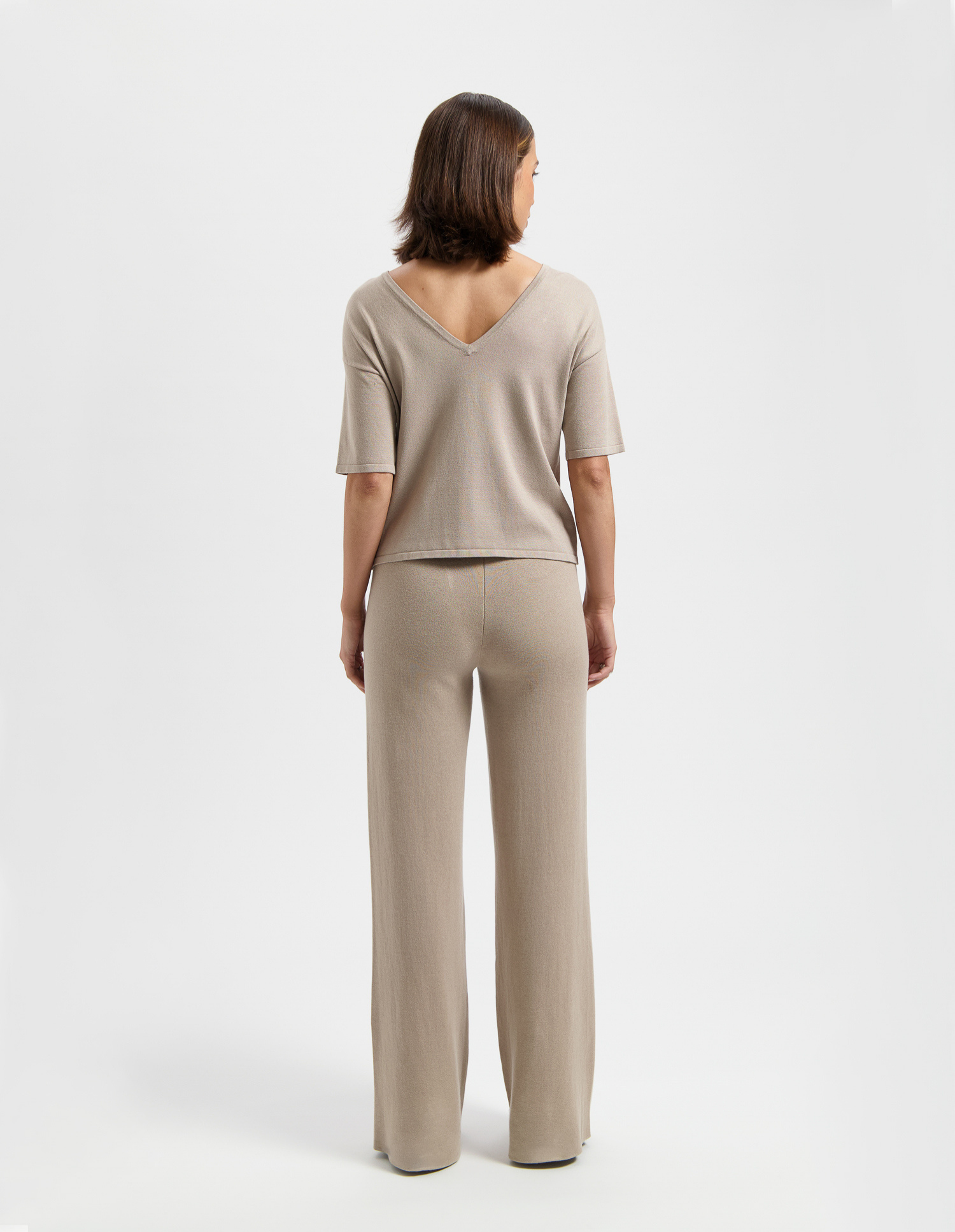 AVEC ĒLAN Melina-ae beach