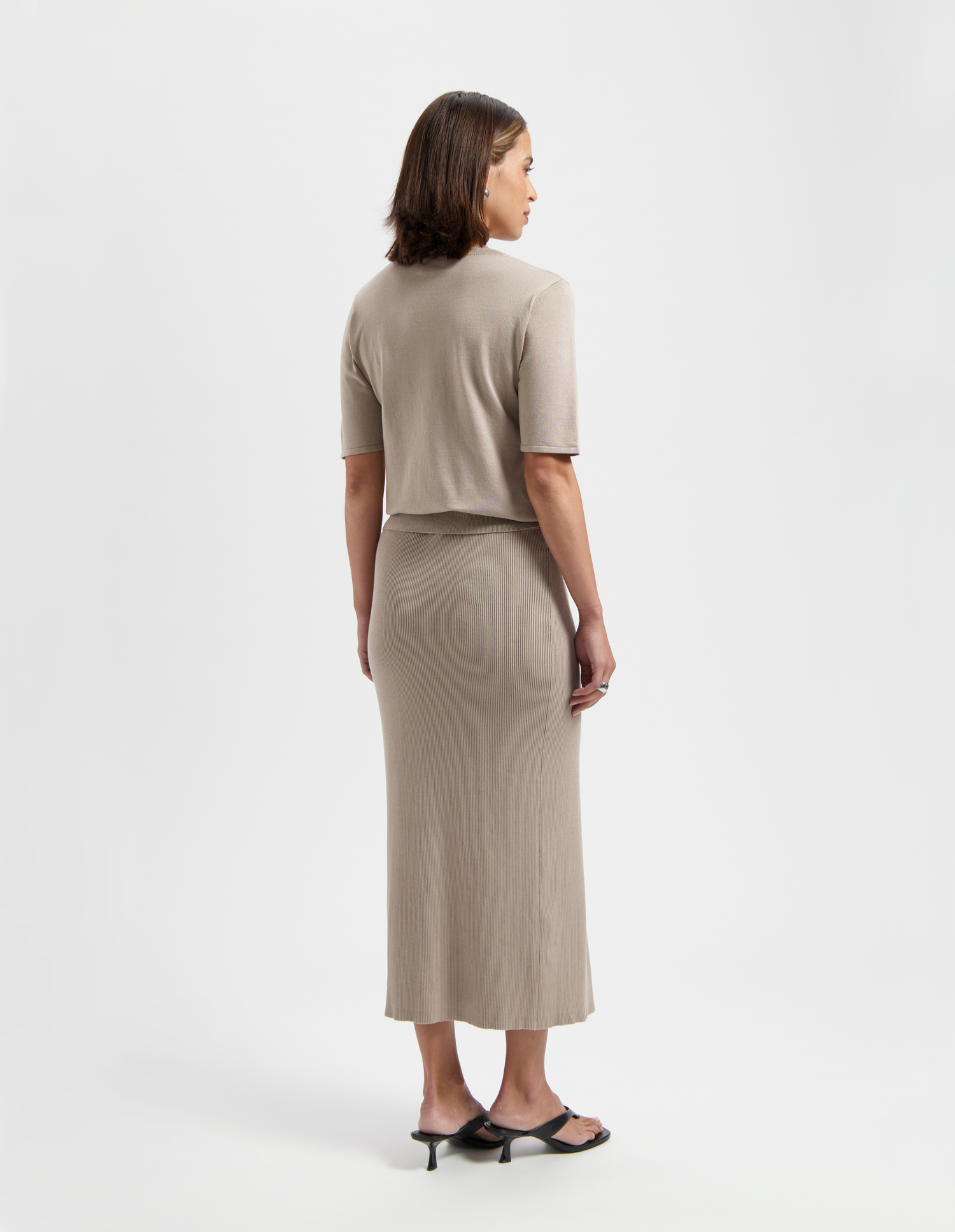 AVEC ĒLAN  Babs-ae beach