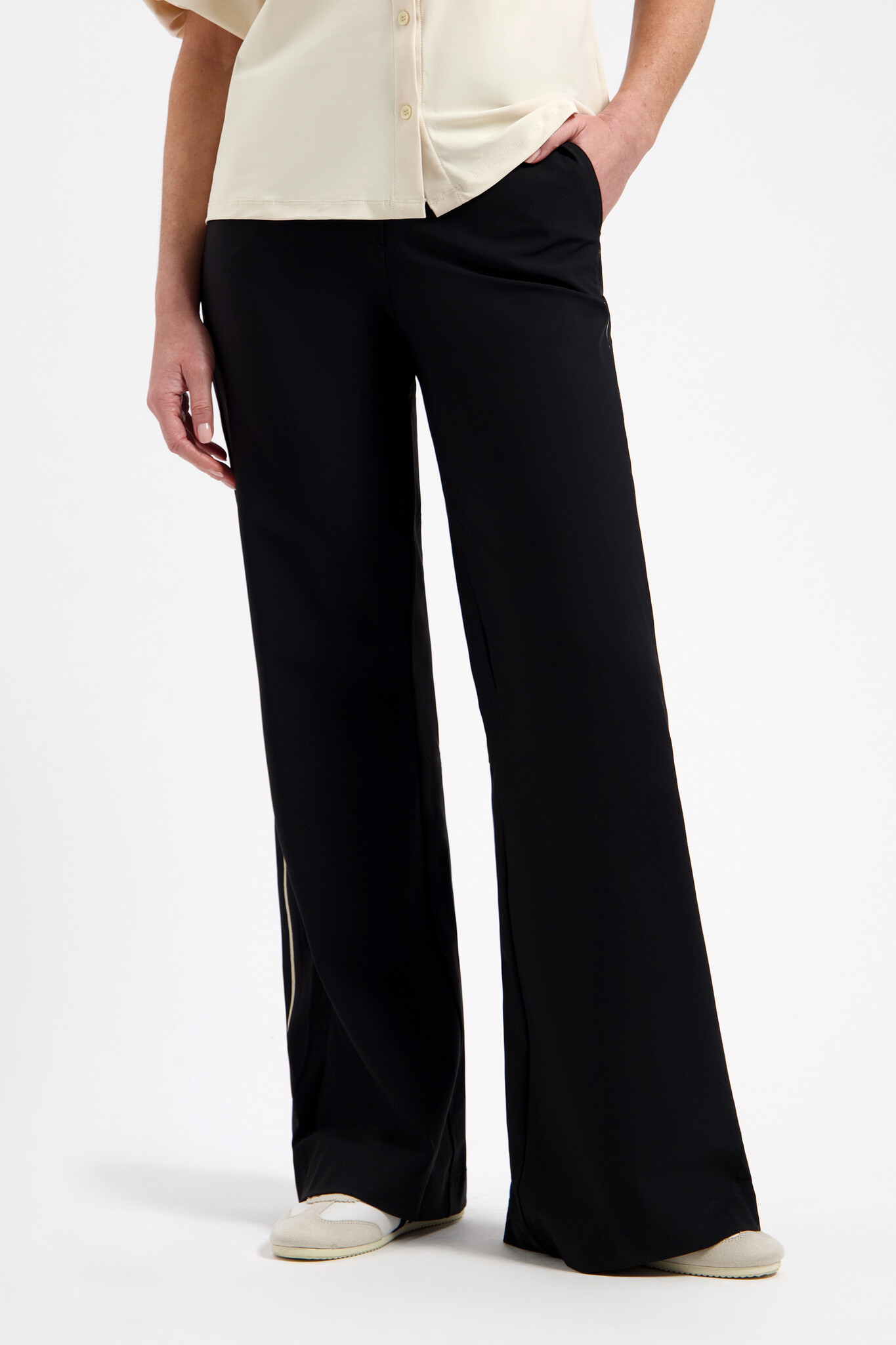 LADY DAY  Eleyn black