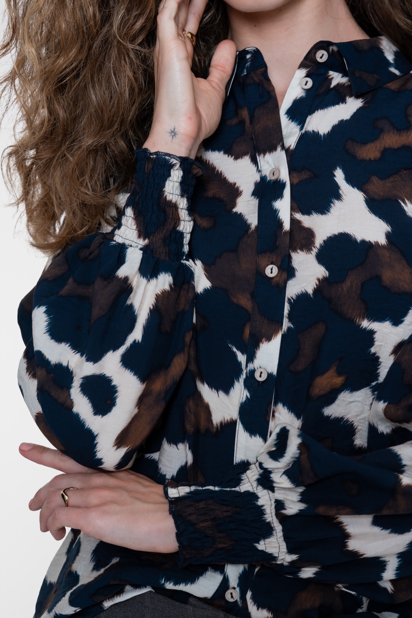Geisha Blouse met cow print zand/blauw