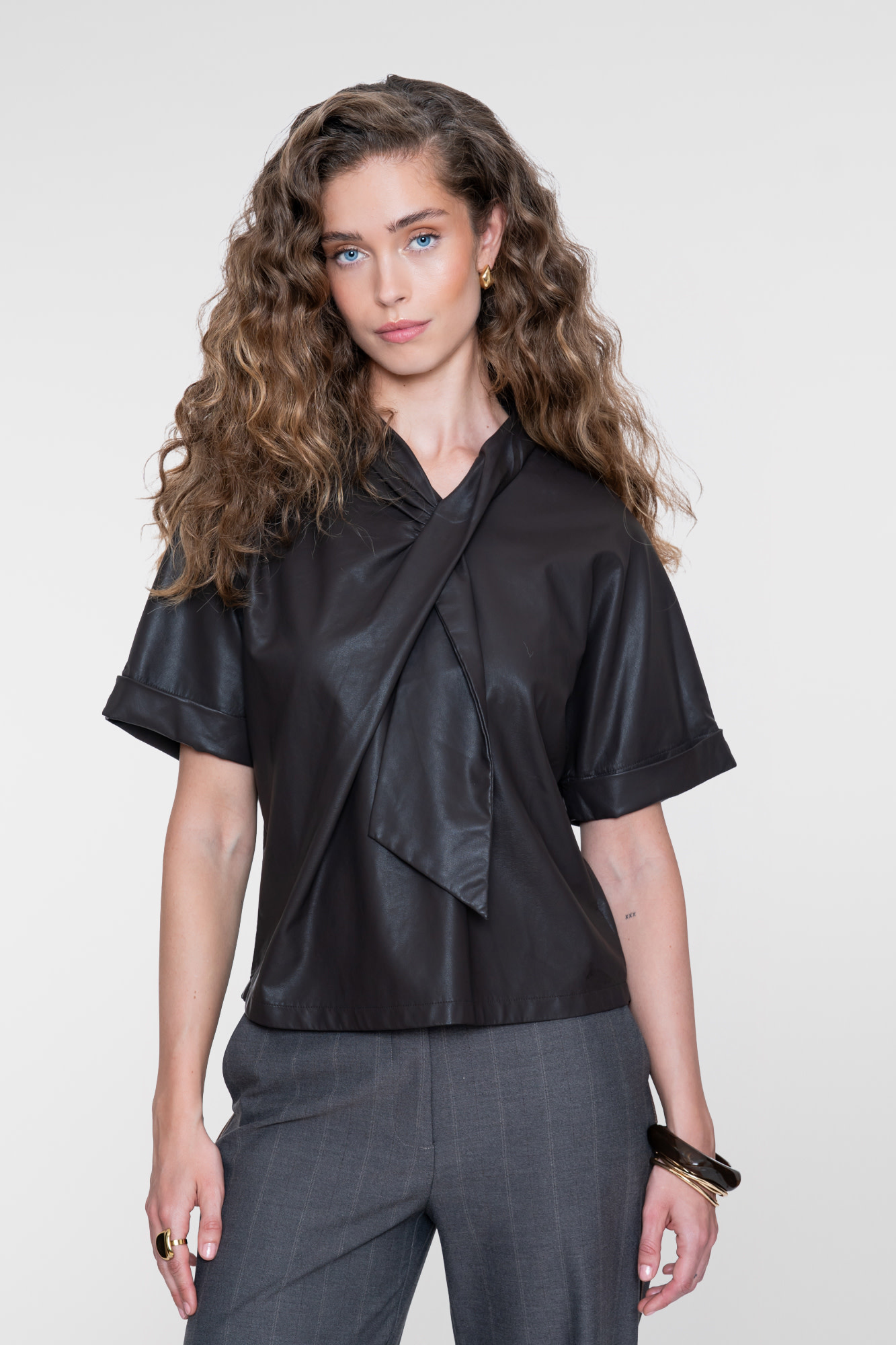 Geisha PU top met sjaaldetail bruin