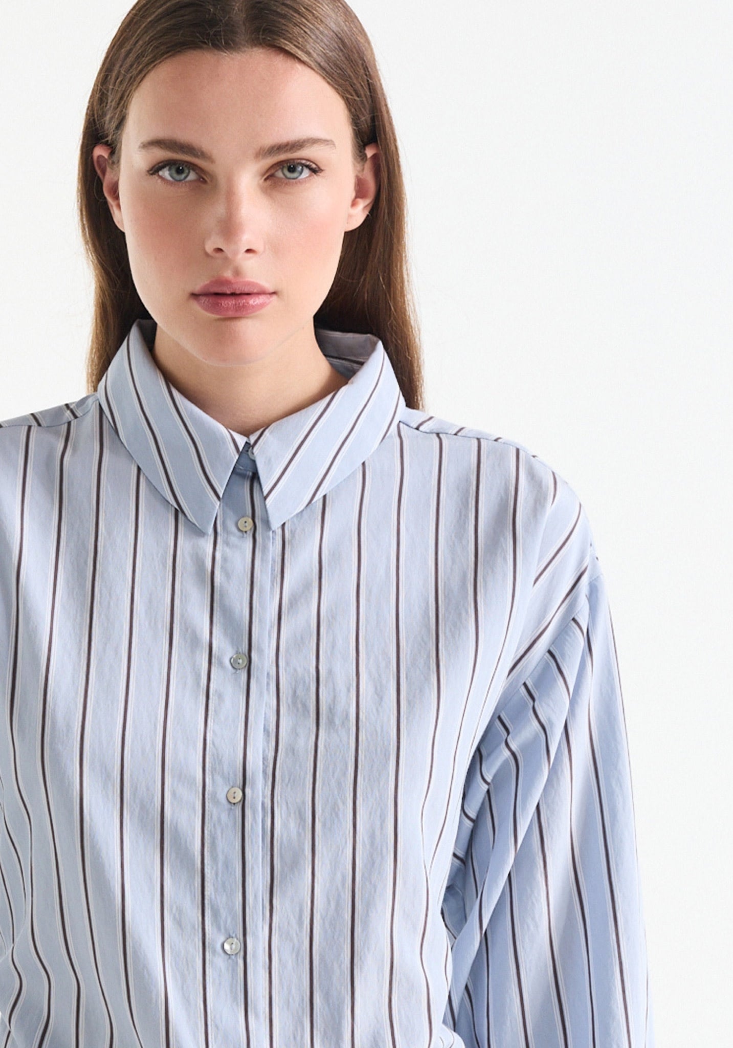 Jansen Amsterdam Livia gestreepte blouse met ceintuur lichtblauw