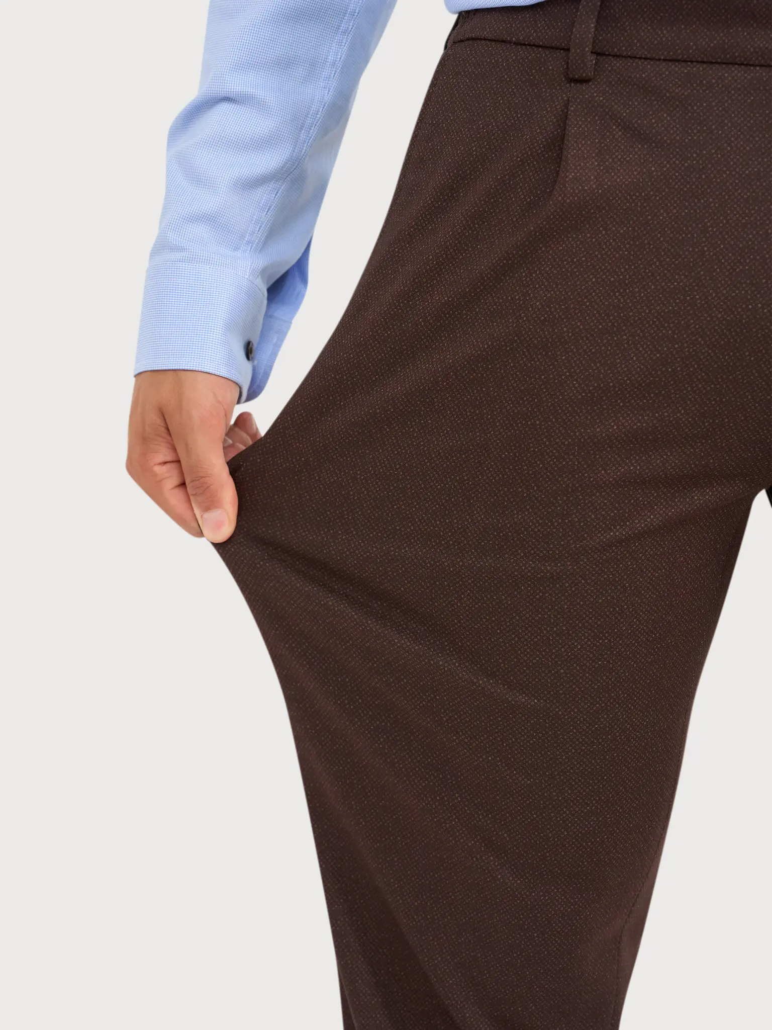 Blue industry Chino met bandplooi subtiel dessin bruin