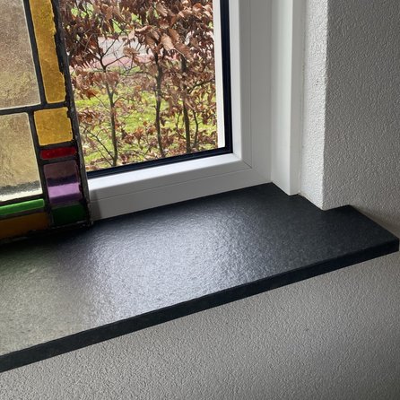 Vensterbank - nero assoluto graniet - gevlamd (anticato) - 2 cm dik - op maat - gebrande zwart (absolute black) graniet
