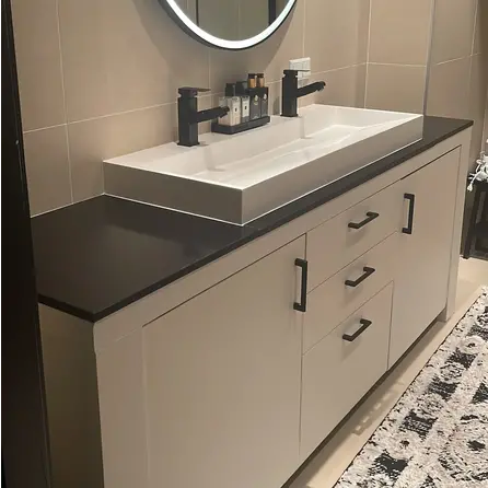 Werkblad zwart - kwartscomposiet - gepolijst (glans) - 2 cm dik - op maat - glanzende zwarte quarts / quartz composiet