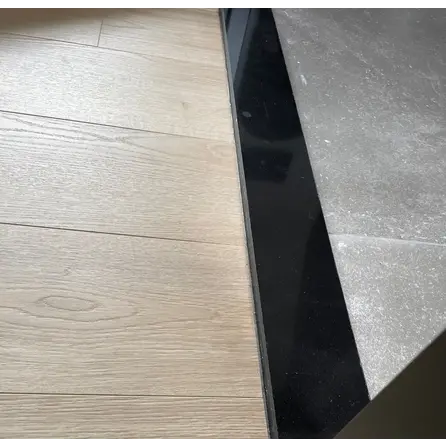 Dorpel binnendeur zwart - kwartscomposiet - gepolijst (glans) - 2 cm dik - op maat - glanzende zwarte quarts / quartz composiet stofdorpel / deurdorpel
